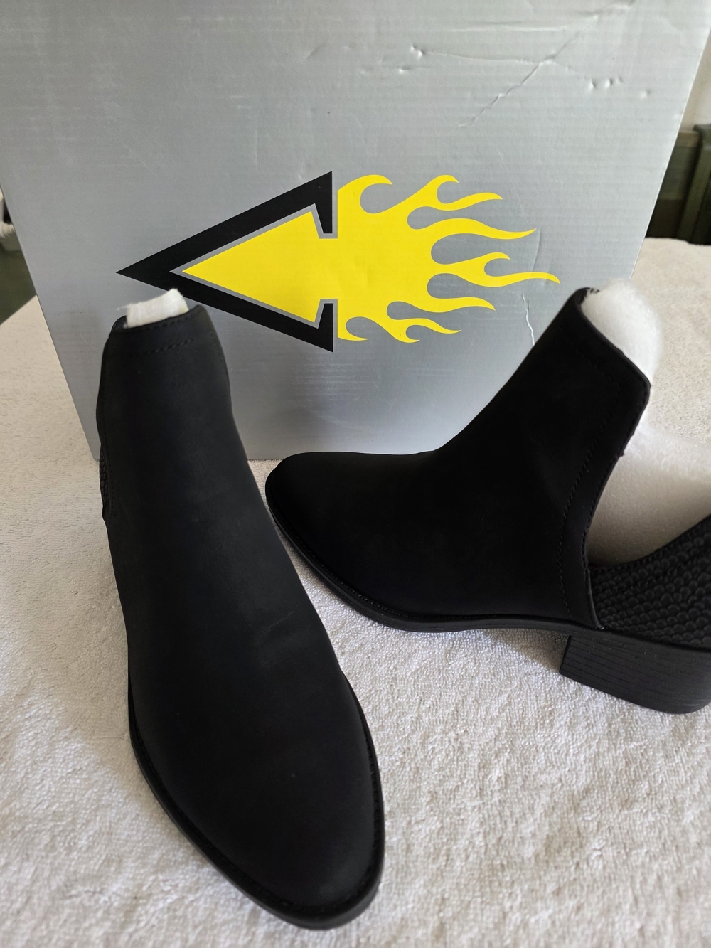 NIB Volatile Chronicle Women's Bootie - Black Faux Suede V-Cut Ankle Boots